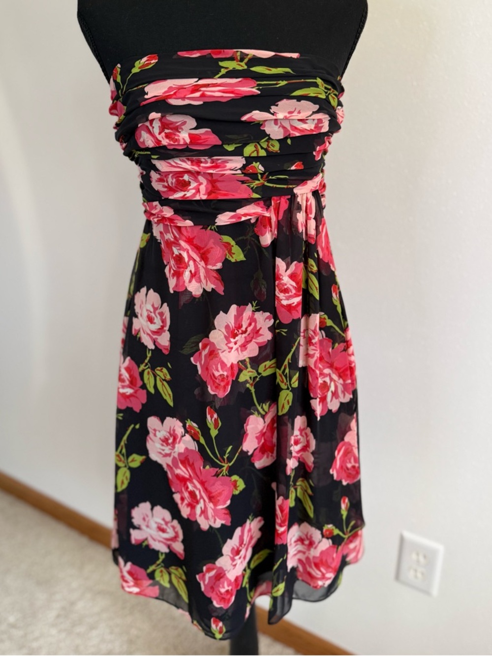The Limited Strapless Floral Dress Size 2 Black Pink Rose Ruched Cocktail